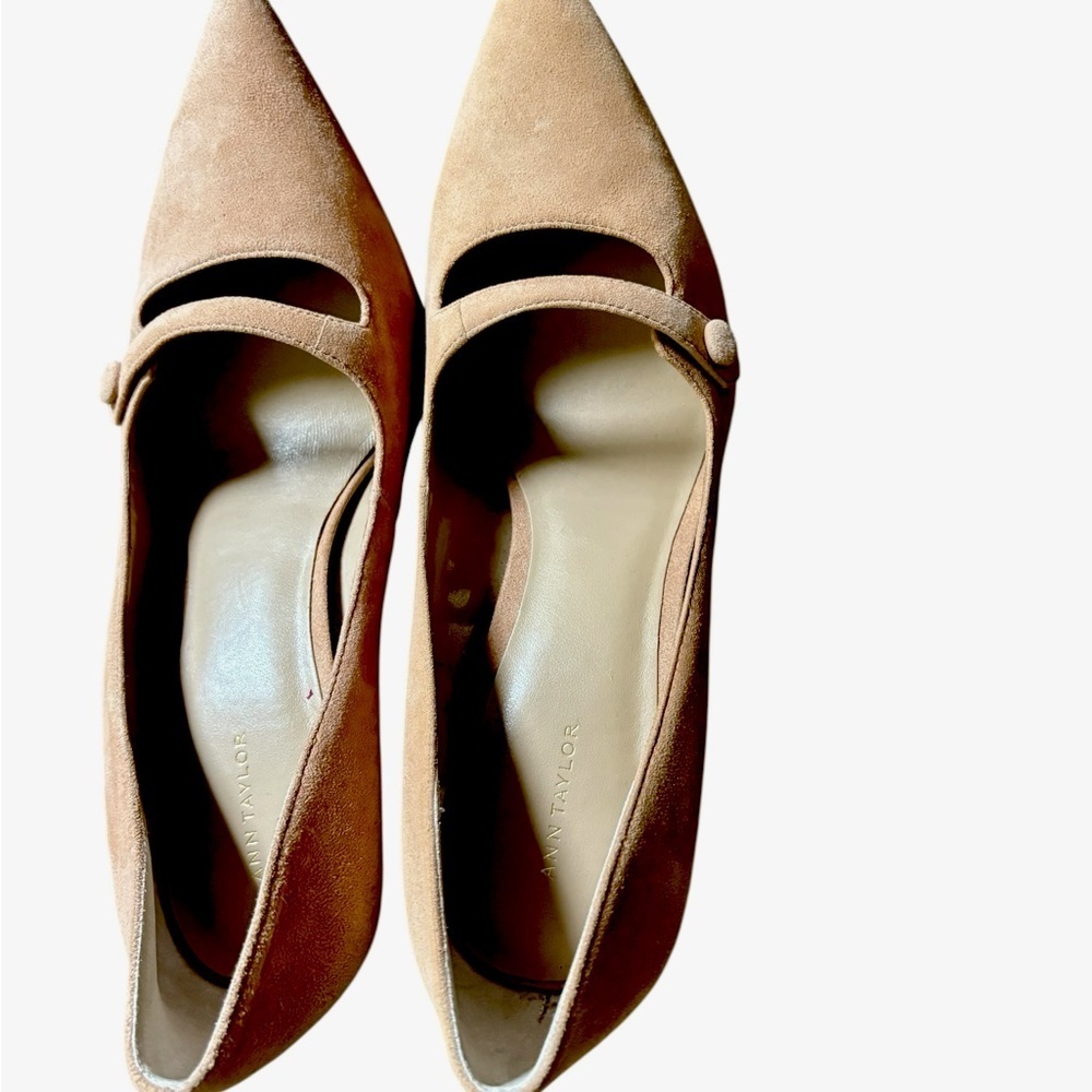 Ann Taylor Enid Suede Mary Jane Pointy Heel Pump Sz 10 Beige 3.5” Heel Business - Picture 9 of 9